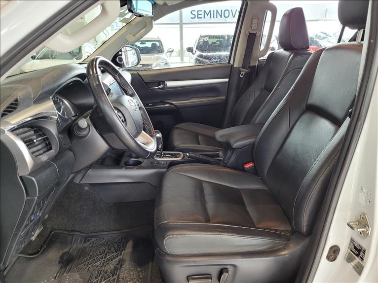 Toyota-HILUX-2.8 D-4d Turbo CD SRX 4X4