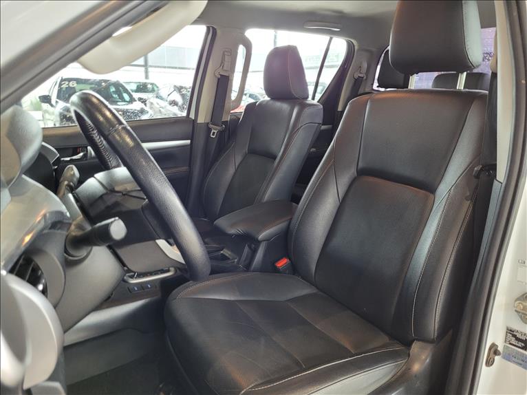 Toyota-HILUX-2.8 D-4d Turbo CD SRX 4X4