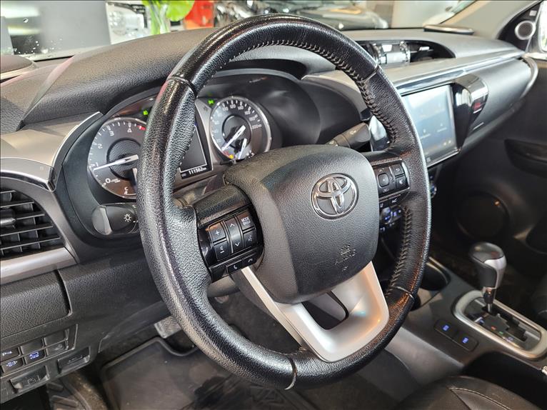 Toyota-HILUX-2.8 D-4d Turbo CD SRX 4X4