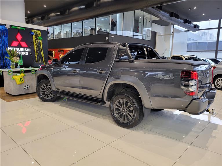Mitsubishi-L200 TRITON-2.4 16V Turbo Sport Outdoor GLS CD 4X4