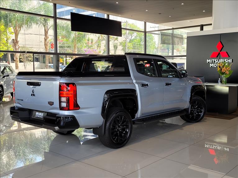 Mitsubishi-TRITON-2.4 Biturbo CD Katana 4X4