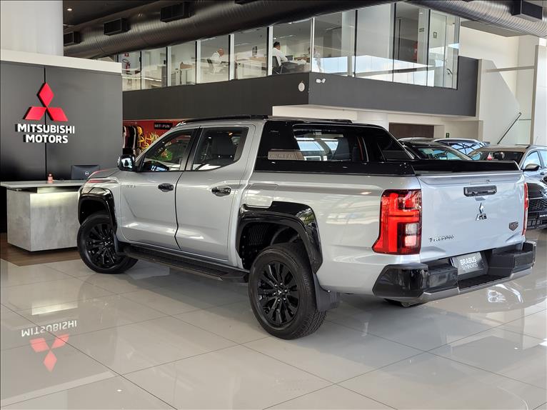 Mitsubishi-TRITON-2.4 Biturbo CD Katana 4X4