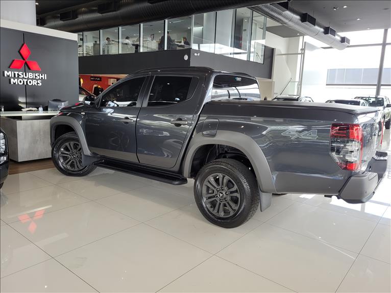 Mitsubishi-L200 TRITON-2.4 16V Turbo Sport Outdoor Plus CD 4X4