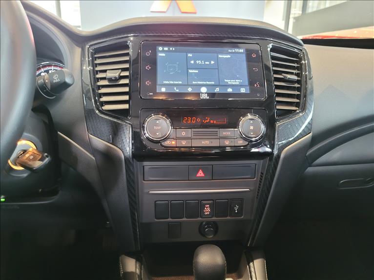 Mitsubishi-L200 TRITON-2.4 16V Turbo Sport Outdoor Plus CD 4X4