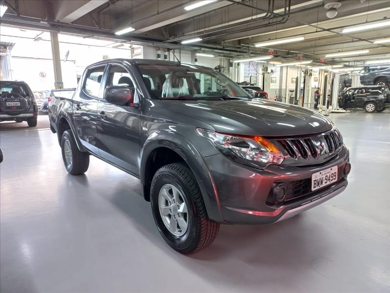 L200 TRITON 2.4 16V Turbo Sport GLS CD 4X4 L200 TRITON 2.4 16V Turbo Sport GLS CD 4X4