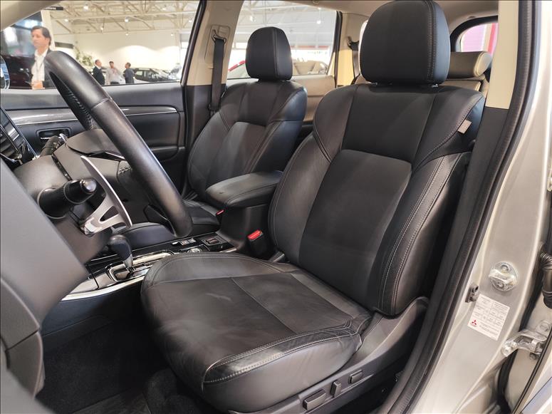 Mitsubishi-OUTLANDER-3.0 Mivec V6 Hpe-s AWD