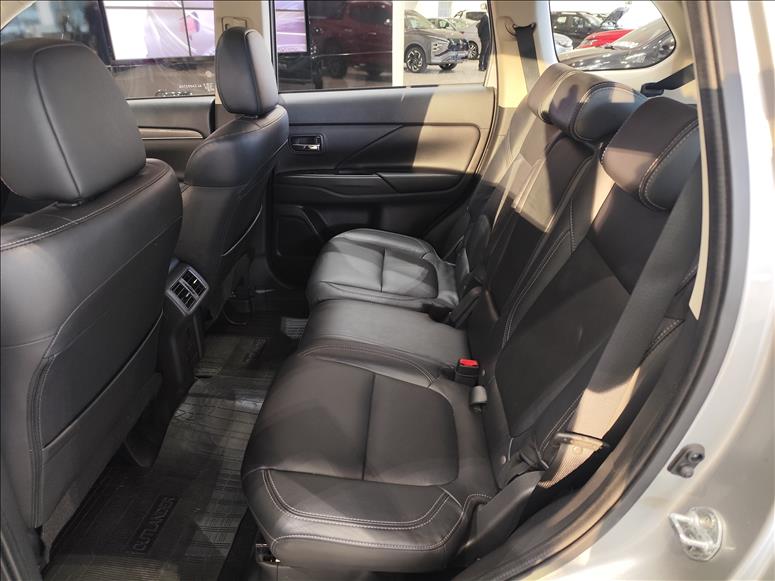 Mitsubishi-OUTLANDER-3.0 Mivec V6 Hpe-s AWD