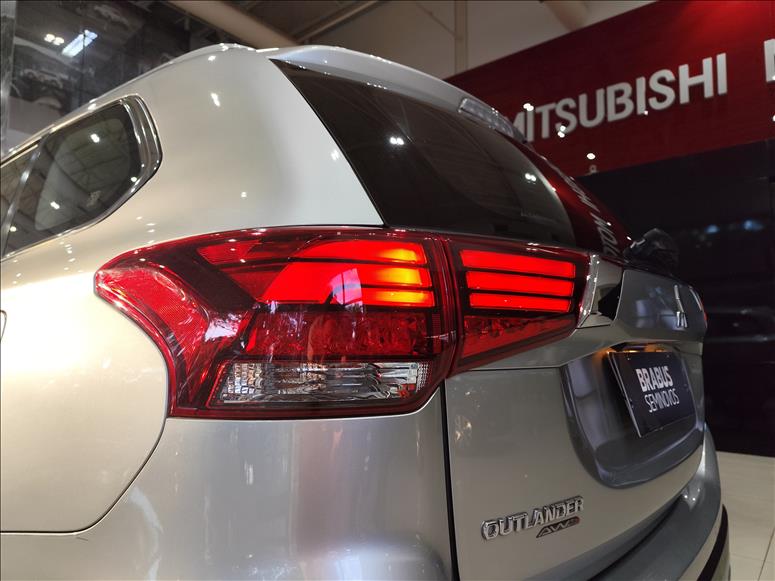 Mitsubishi-OUTLANDER-3.0 Mivec V6 Hpe-s AWD