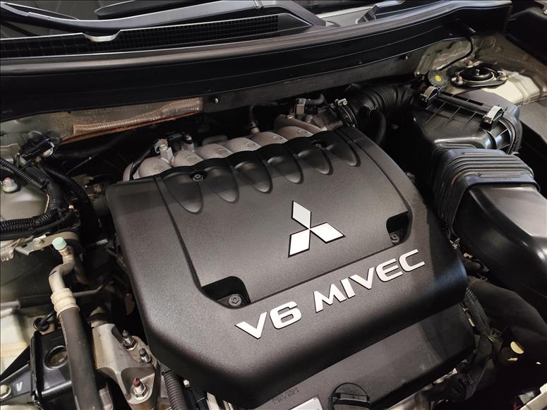 Mitsubishi-OUTLANDER-3.0 Mivec V6 Hpe-s AWD