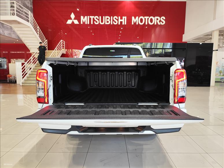 Mitsubishi-L200 TRITON-2.4 16V Turbo Sport HPE CD 4X4