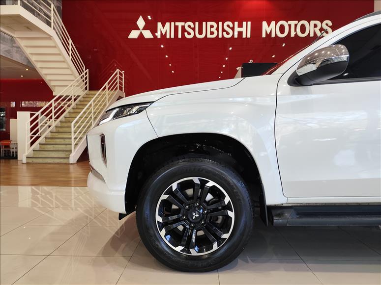 Mitsubishi-L200 TRITON-2.4 16V Turbo Sport HPE CD 4X4