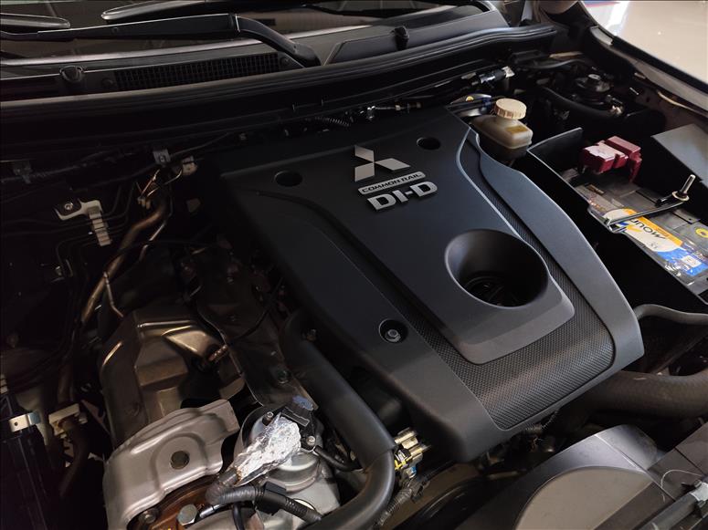 Mitsubishi-L200 TRITON-2.4 16V Turbo Sport HPE CD 4X4