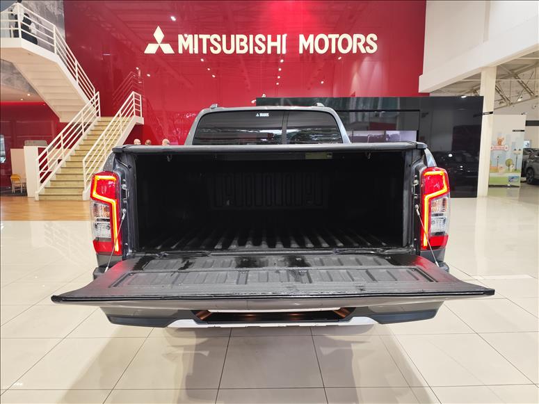 Mitsubishi-L200 TRITON-2.4 16V Turbo Sport HPE CD 4X4