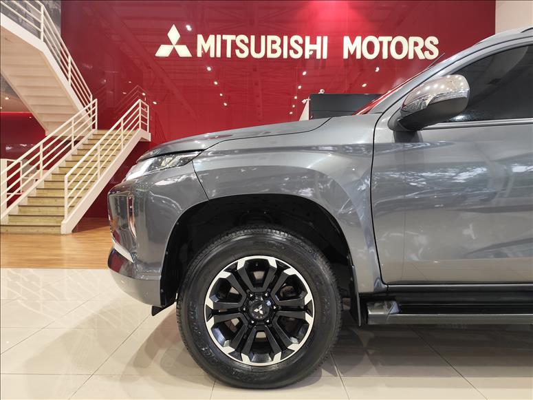 Mitsubishi-L200 TRITON-2.4 16V Turbo Sport HPE CD 4X4