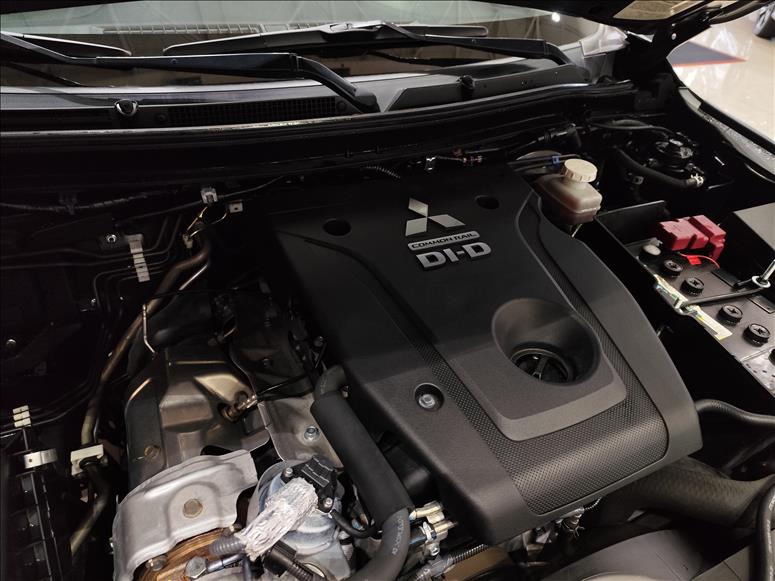 Mitsubishi-L200 TRITON-2.4 16V Turbo Sport HPE CD 4X4