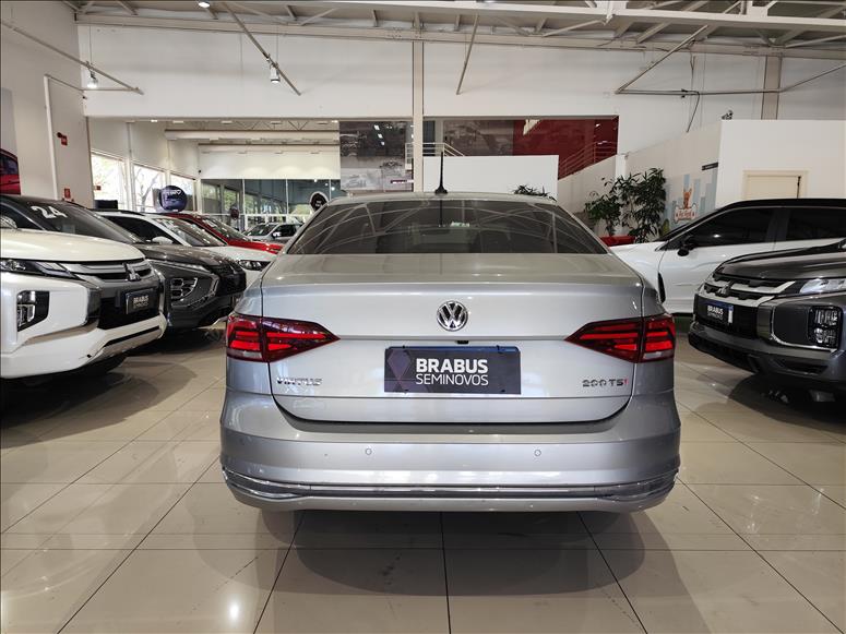 Volkswagen-VIRTUS-1.0 200 TSI Highline