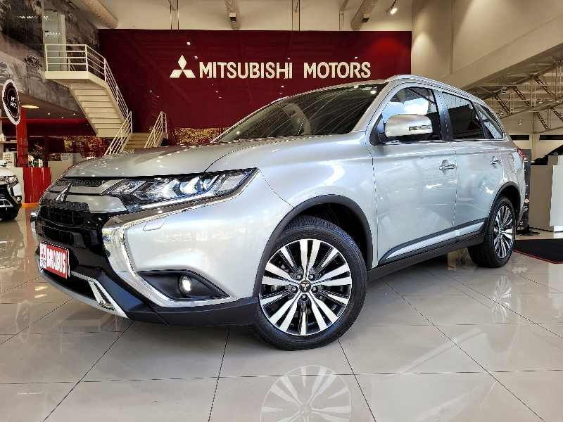 OUTLANDER 2.2 Mivec Di-d Hpe-s AWD OUTLANDER 2.2 Mivec Di-d Hpe-s AWD