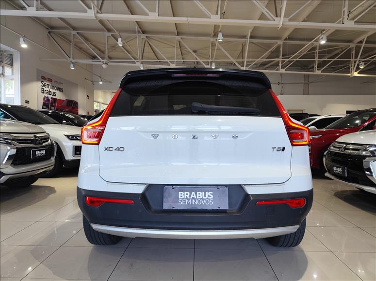 Volvo-XC40-2.0 T5 Momentum AWD Geartronic