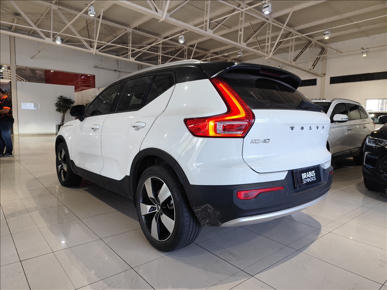 Volvo-XC40-2.0 T5 Momentum AWD Geartronic