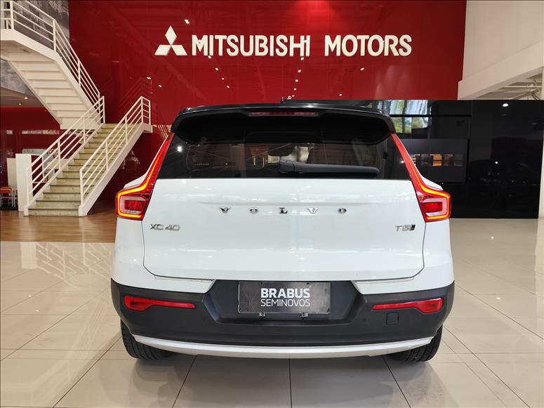 Volvo-XC40-2.0 T5 Momentum AWD Geartronic
