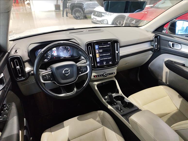 Volvo-XC40-2.0 T5 Momentum AWD Geartronic