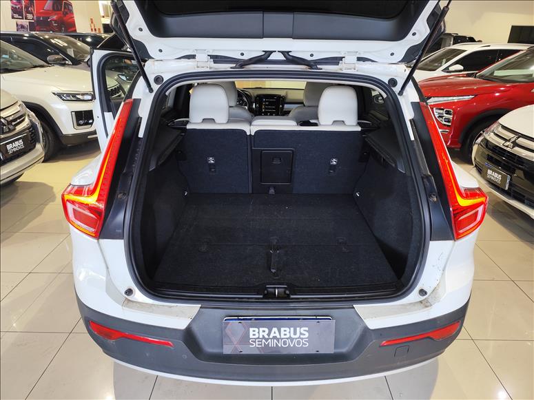 Volvo-XC40-2.0 T5 Momentum AWD Geartronic