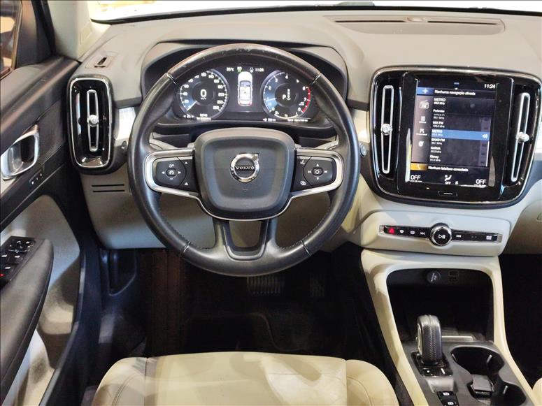 Volvo-XC40-2.0 T5 Momentum AWD Geartronic