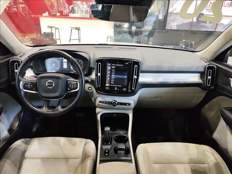 Volvo-XC40-2.0 T5 Momentum AWD Geartronic