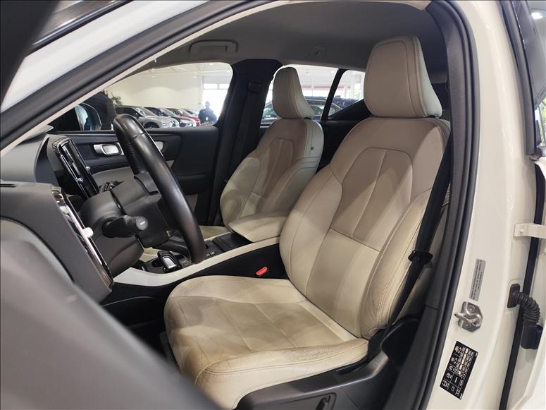 Volvo-XC40-2.0 T5 Momentum AWD Geartronic
