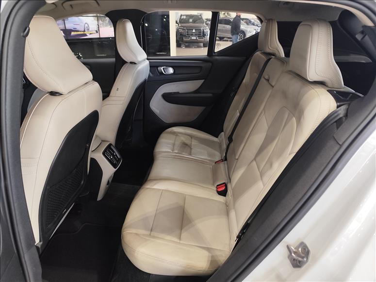 Volvo-XC40-2.0 T5 Momentum AWD Geartronic