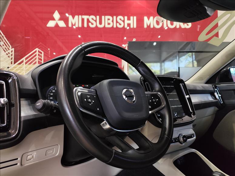 Volvo-XC40-2.0 T5 Momentum AWD Geartronic