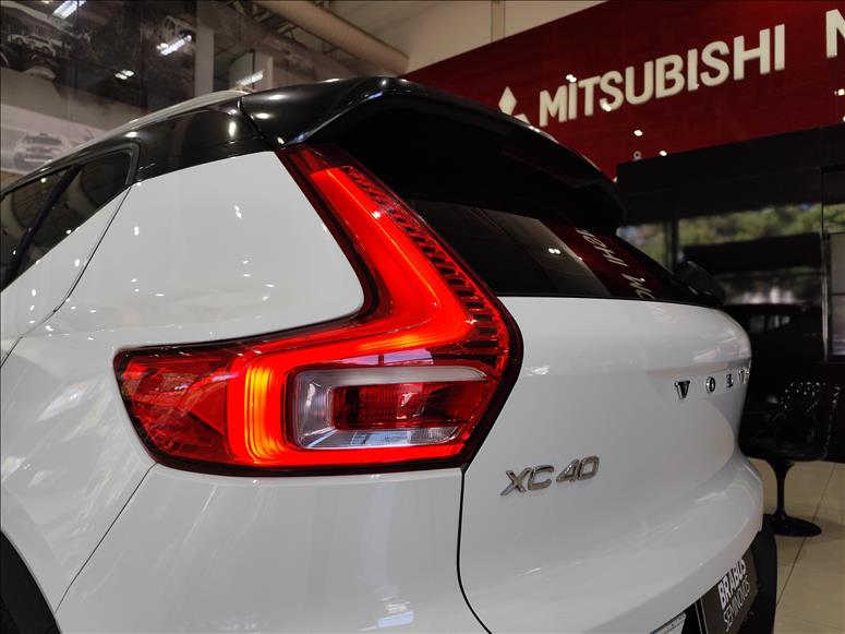 Volvo-XC40-2.0 T5 Momentum AWD Geartronic