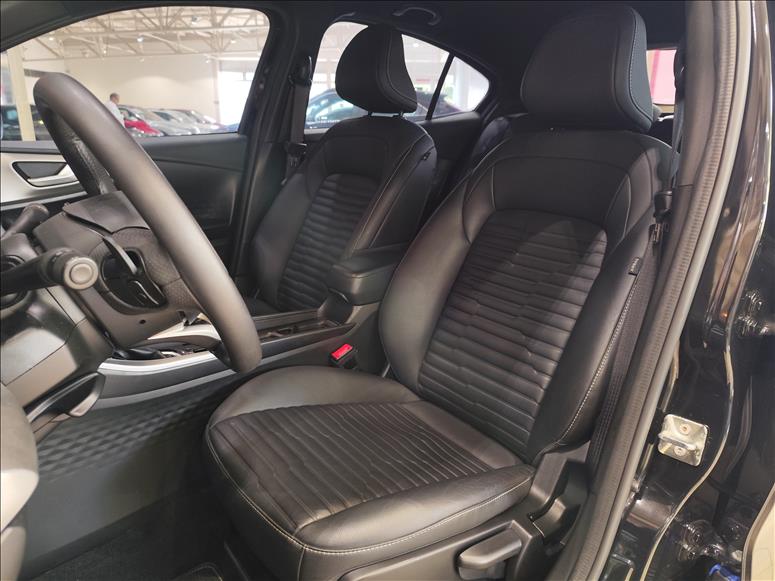 Fiat-FASTBACK-1.0 Turbo 200 Impetus