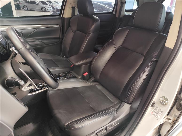 Mitsubishi-OUTLANDER-3.0 Mivec V6 Hpe-s AWD