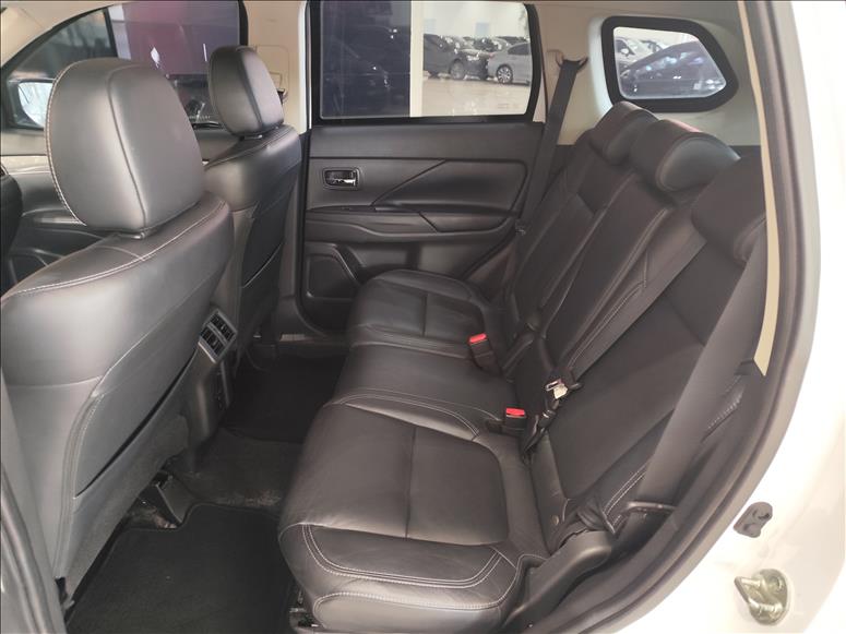 Mitsubishi-OUTLANDER-3.0 Mivec V6 Hpe-s AWD