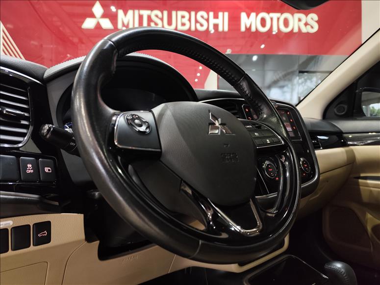 Mitsubishi-OUTLANDER-3.0 GT 4X4 V6 24V