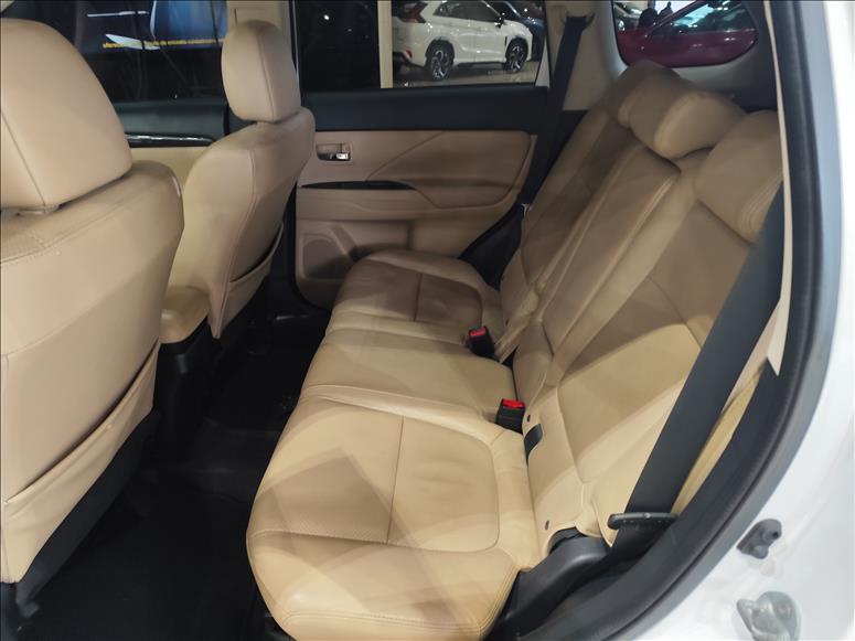 Mitsubishi-OUTLANDER-3.0 GT 4X4 V6 24V