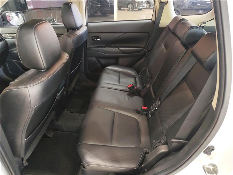 Mitsubishi-OUTLANDER-3.0 GT 4X4 V6 24V