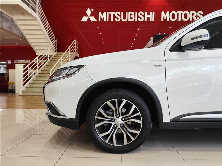 Mitsubishi-OUTLANDER-3.0 GT 4X4 V6 24V