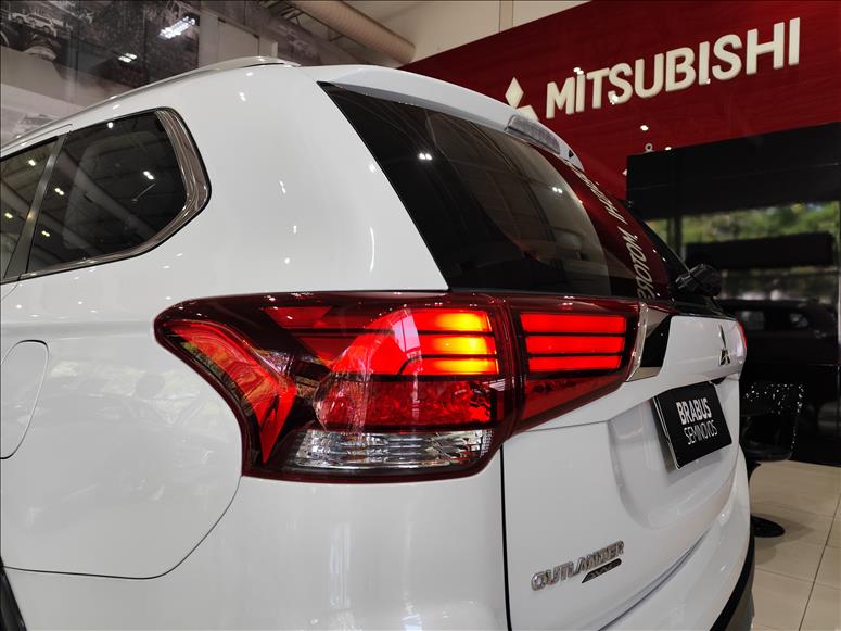 Mitsubishi-OUTLANDER-3.0 GT 4X4 V6 24V