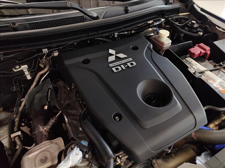 Mitsubishi-L200 TRITON-2.4 16V Turbo Sport HPE CD 4X4