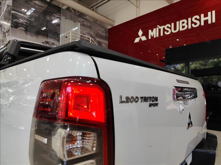 Mitsubishi-L200 TRITON-2.4 16V Turbo Sport HPE CD 4X4