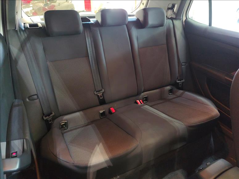 VW - Volkswagen-T-CROSS-1.0 200 TSI