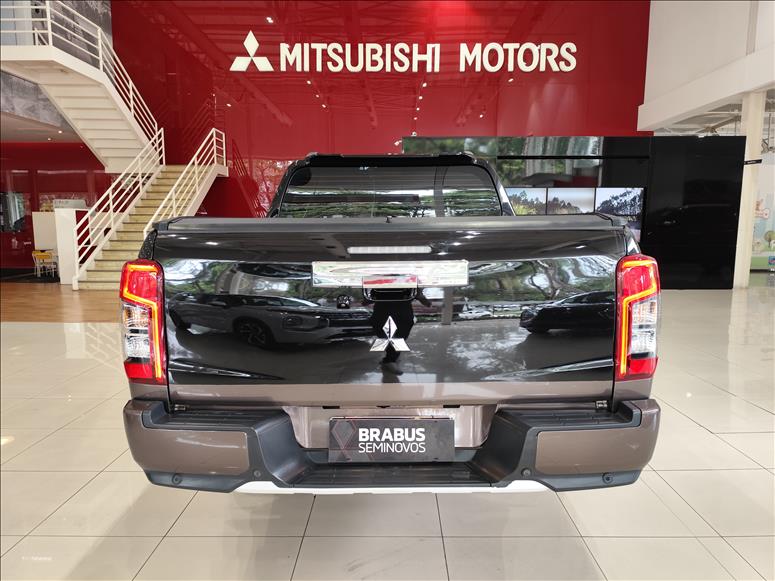 Mitsubishi-L200 TRITON-2.4 16V Turbo Sport Hpe-s Terra CD 4X4
