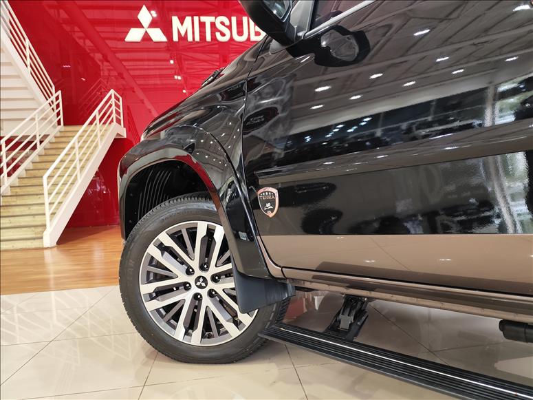 Mitsubishi-L200 TRITON-2.4 16V Turbo Sport Hpe-s Terra CD 4X4