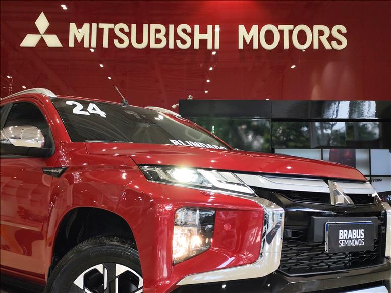 Mitsubishi-L200 TRITON-2.4 16V Turbo Sport Hpe-s CD 4X4