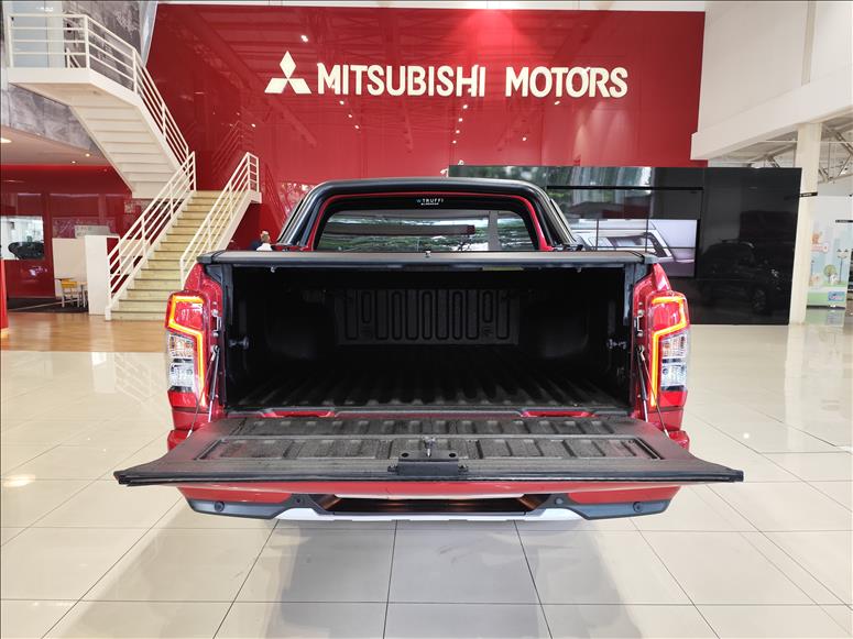 Mitsubishi-L200 TRITON-2.4 16V Turbo Sport Hpe-s CD 4X4