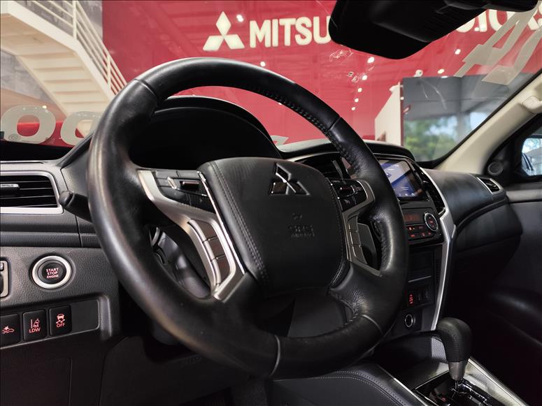 Mitsubishi-L200 TRITON-2.4 16V Turbo Sport Hpe-s CD 4X4