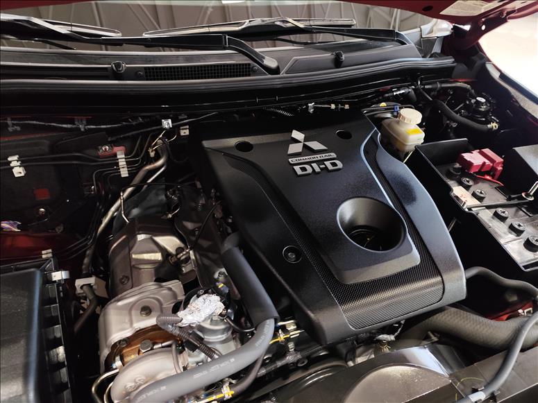 Mitsubishi-L200 TRITON-2.4 16V Turbo Sport Hpe-s CD 4X4