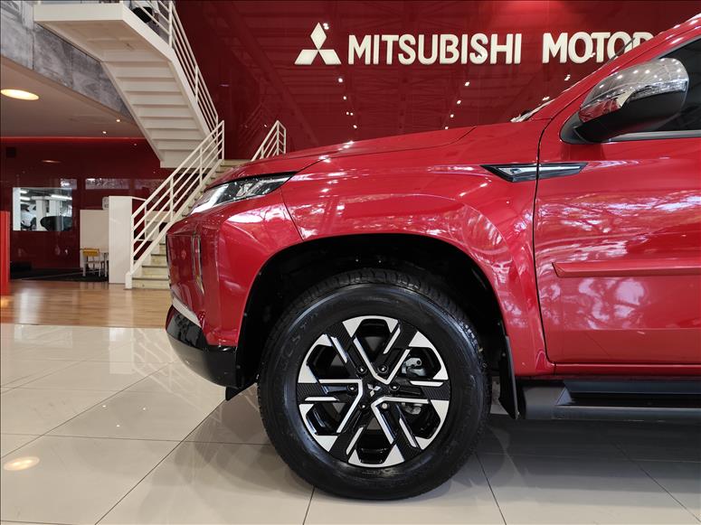 Mitsubishi-L200 TRITON-2.4 16V Turbo Sport Hpe-s CD 4X4